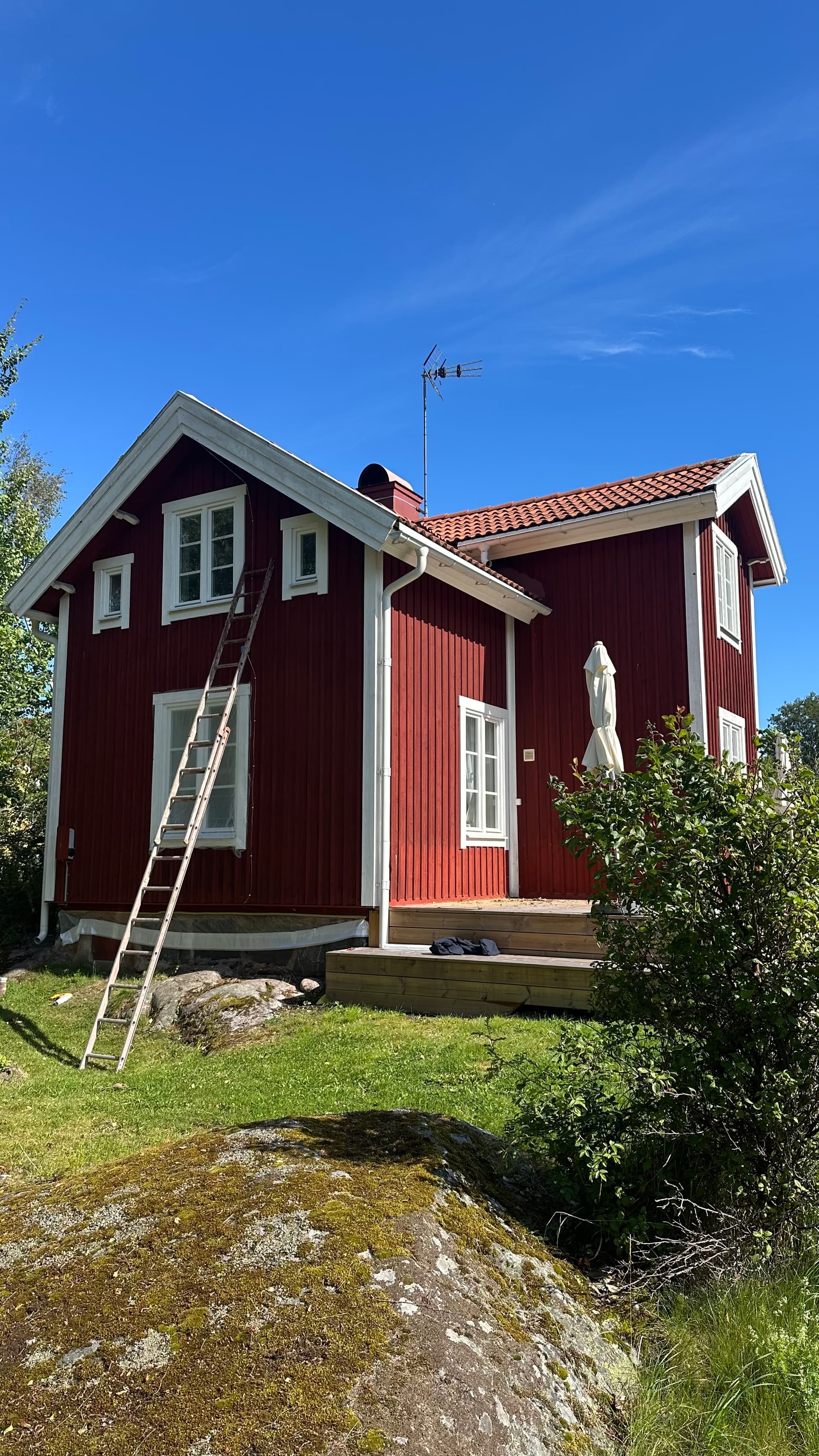 Faluröd villa med stege – referensprojekt Sweacraft